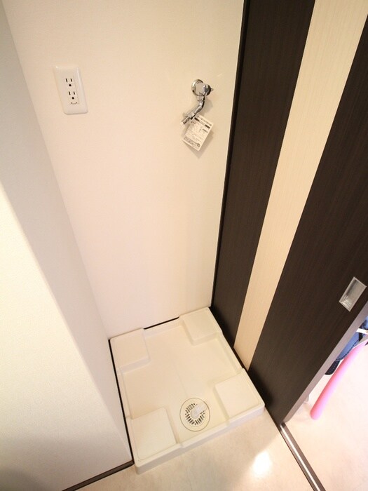 物件内観写真10　(洗濯機置場)