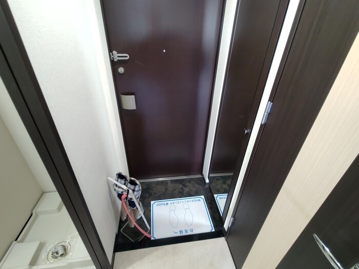物件内観写真16　(玄関)