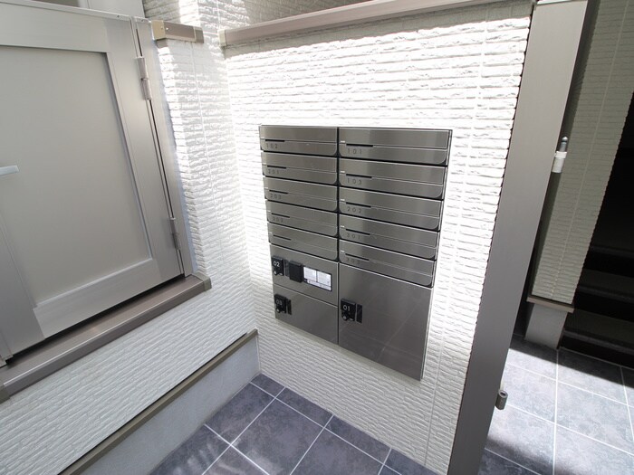 物件外観写真2　(エントランス部分)