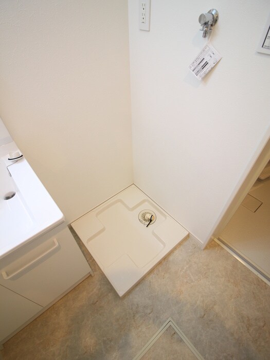 物件内観写真15　(洗濯機置場)