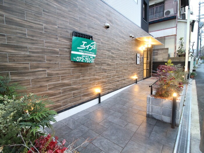 物件外観写真5　(エントランス部分)