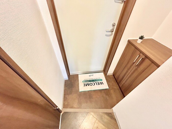 物件内観写真16　(玄関)