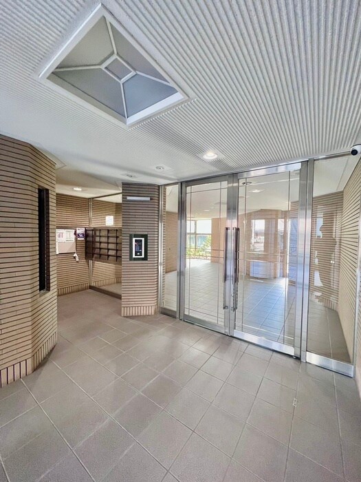 物件外観写真6　(エントランス部分)