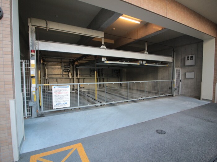 物件外観写真3　(駐車場)