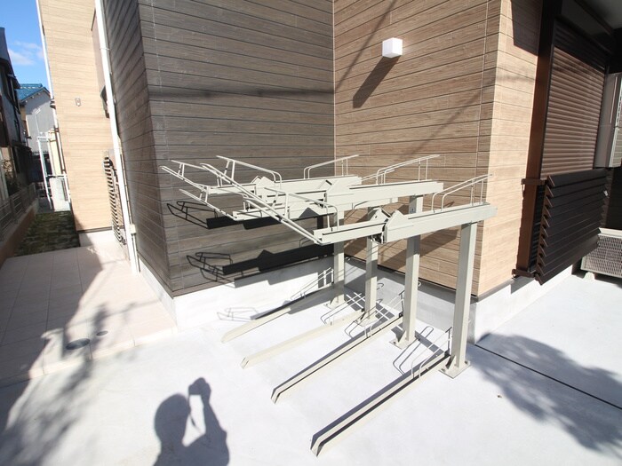 物件外観写真2　(駐輪場)