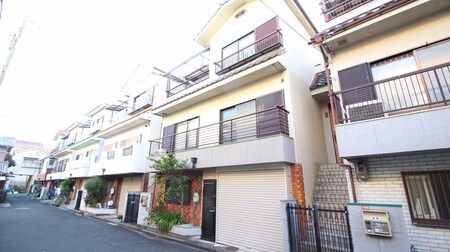芝生町3丁目貸家外観写真