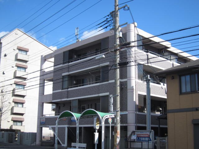 物件外観写真3　(駐車場)