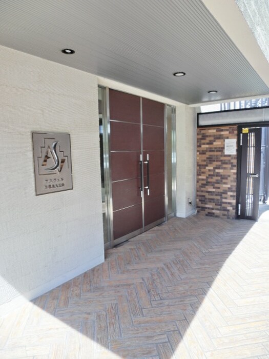 物件外観写真3　(エントランス部分)