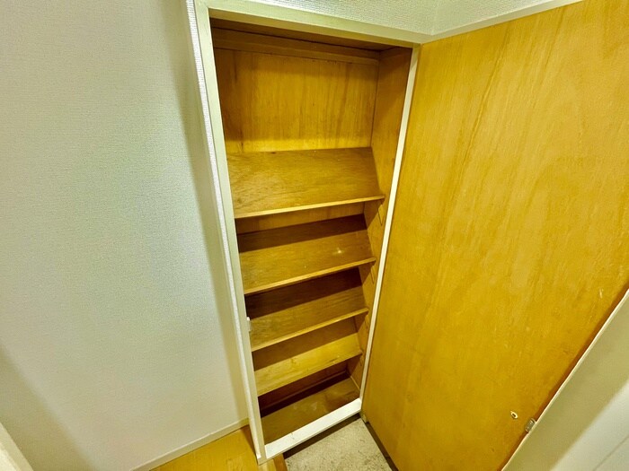 物件内観写真8　(室内からの展望)