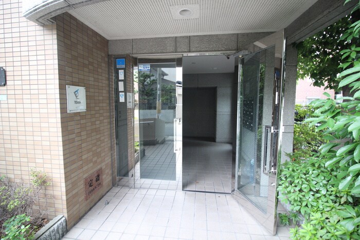 物件外観写真6　(エントランス部分)