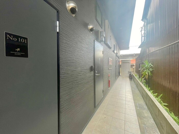 物件外観写真3　(エントランス部分)