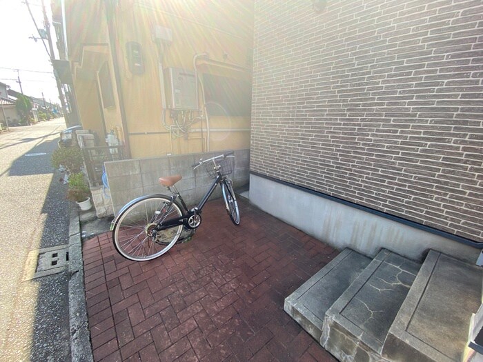物件外観写真5　(駐輪場)