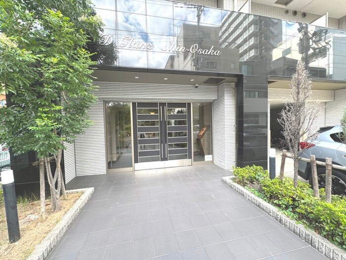 物件外観写真2　(エントランス部分)