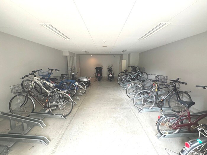 物件外観写真3　(駐輪場)