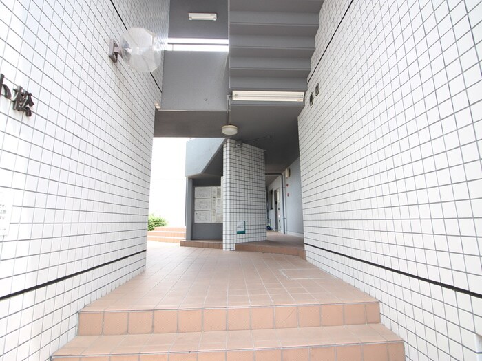 物件外観写真5　(エントランス部分)