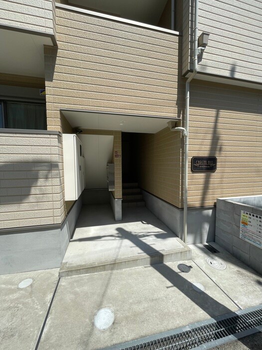 物件外観写真3　(エントランス部分)