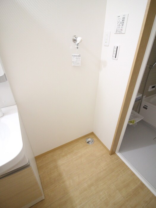 物件内観写真10　(洗濯機置場)