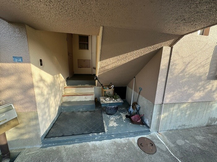 物件外観写真5　(エントランス部分)