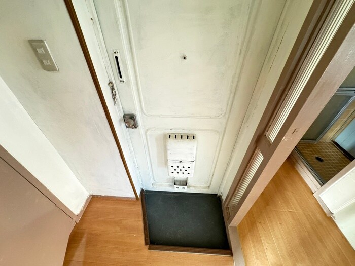 物件内観写真13　(玄関)