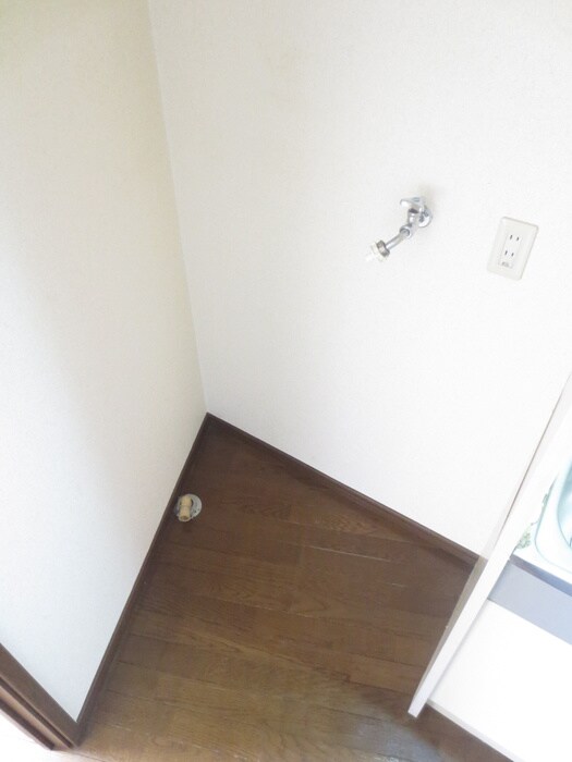 物件内観写真15　(洗濯機置場)
