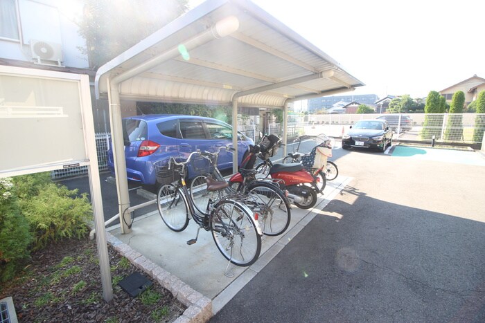 物件外観写真3　(駐輪場)