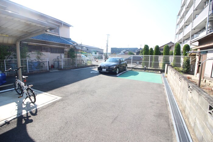 物件外観写真6　(駐車場)