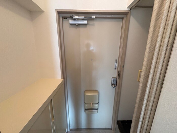 物件内観写真14　(玄関)