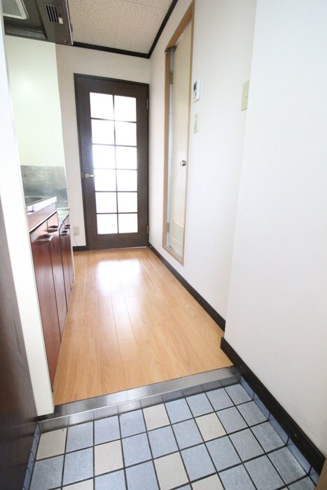 物件内観写真12　(玄関)