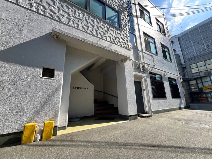 物件外観写真3　(エントランス部分)