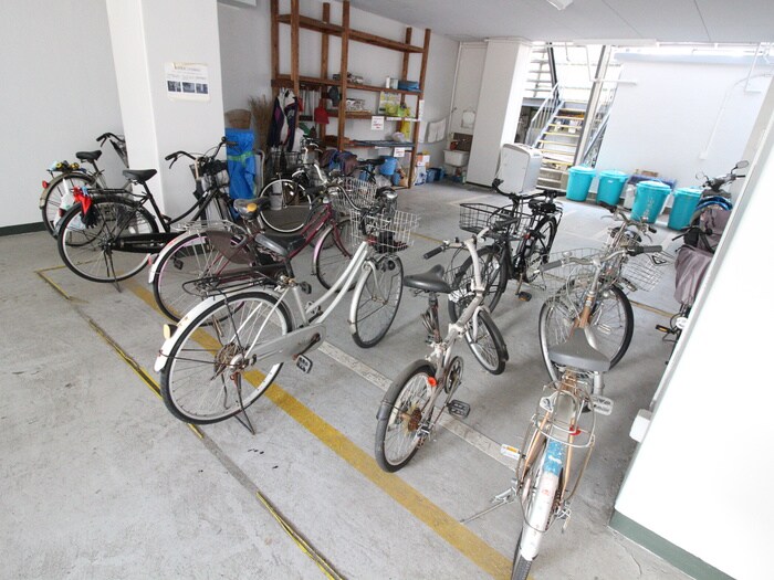 物件外観写真5　(駐輪場)