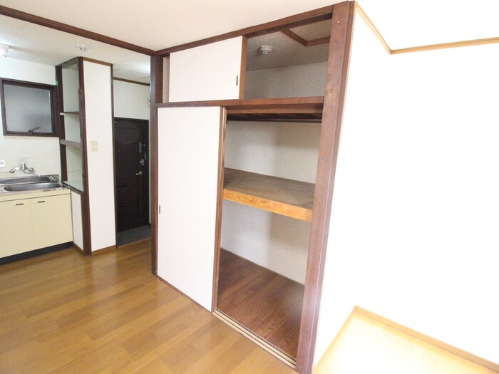 物件内観写真11　(収納)
