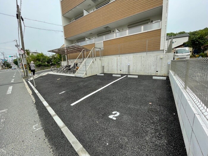 物件外観写真6　(駐車場)