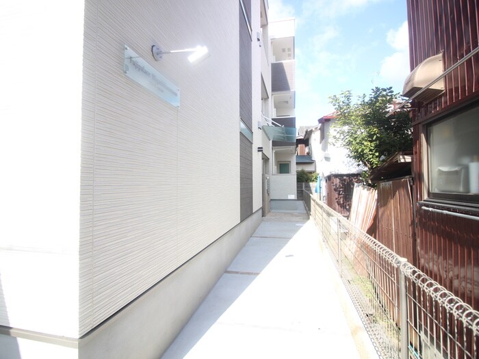 物件外観写真6　(エントランス部分)