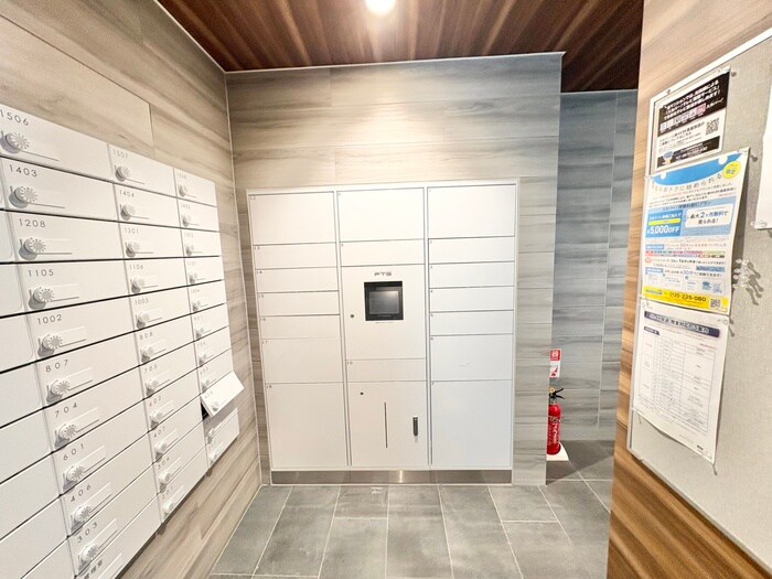 物件外観写真5　(エントランス部分)