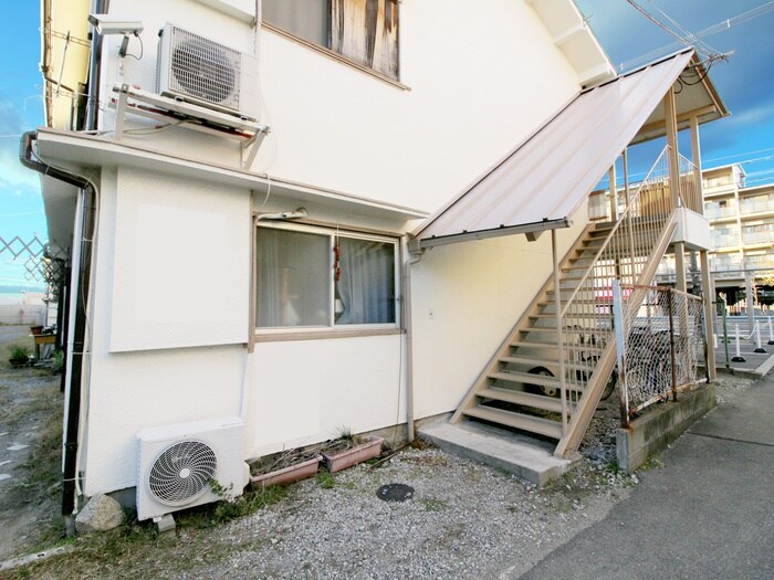 物件外観写真3　(エントランス部分)