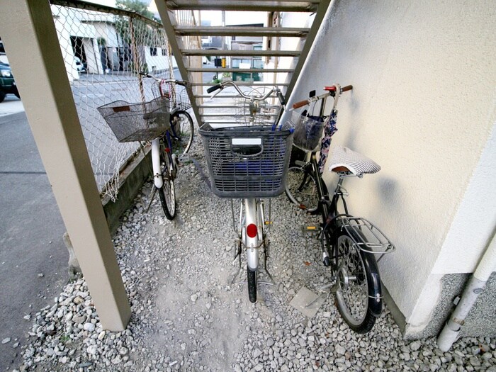 物件外観写真5　(駐輪場)