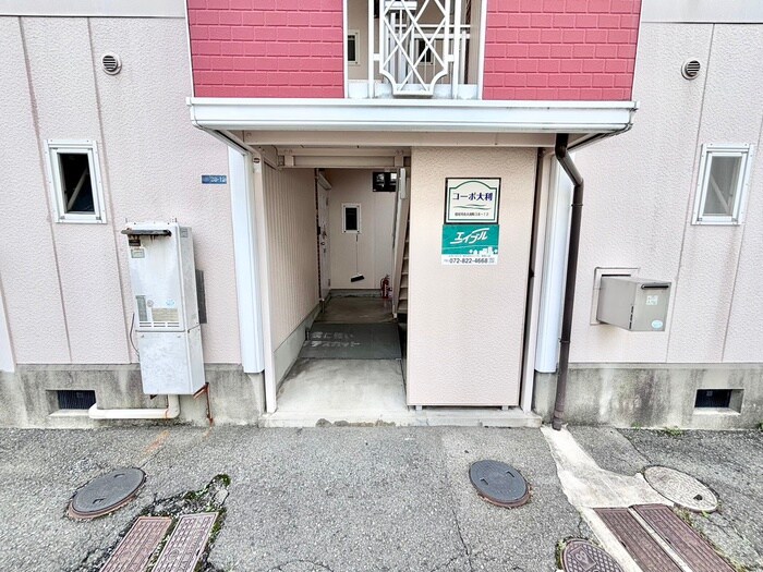 物件外観写真4　(エントランス部分)