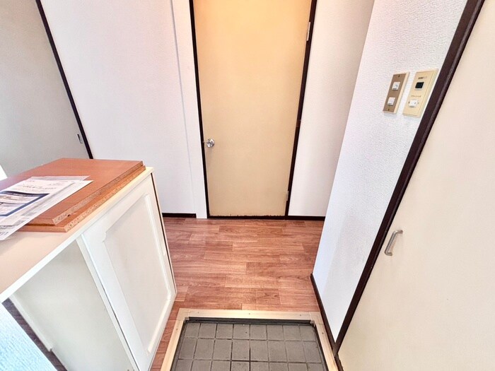 物件内観写真17　(玄関)