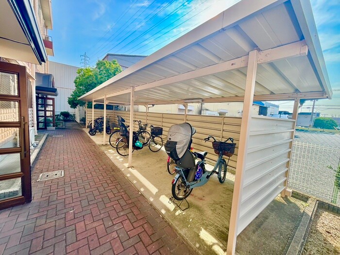 物件外観写真6　(駐輪場)