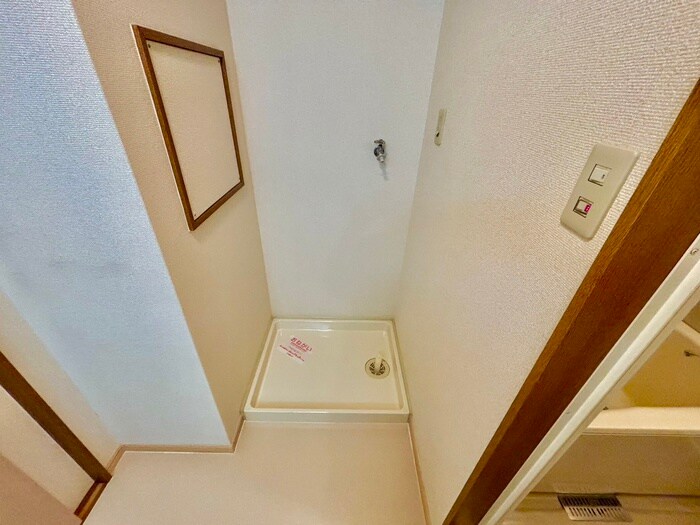 物件内観写真15　(洗濯機置場)