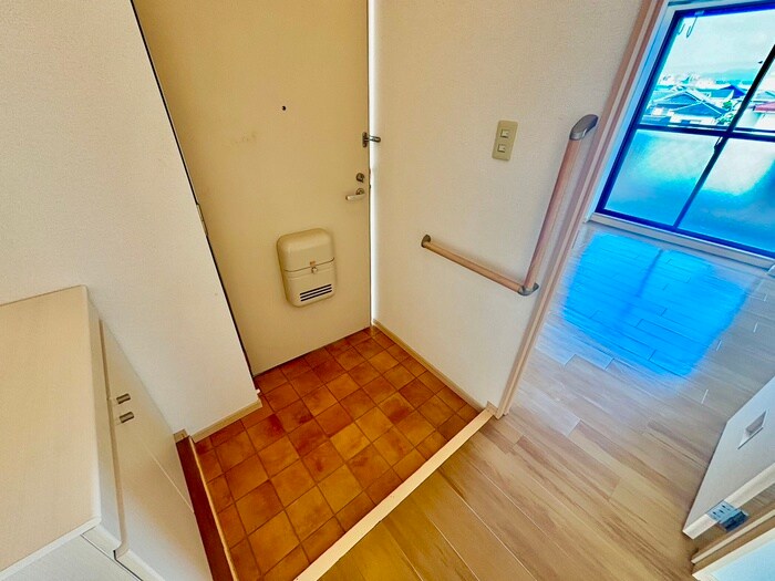 物件内観写真17　(玄関)