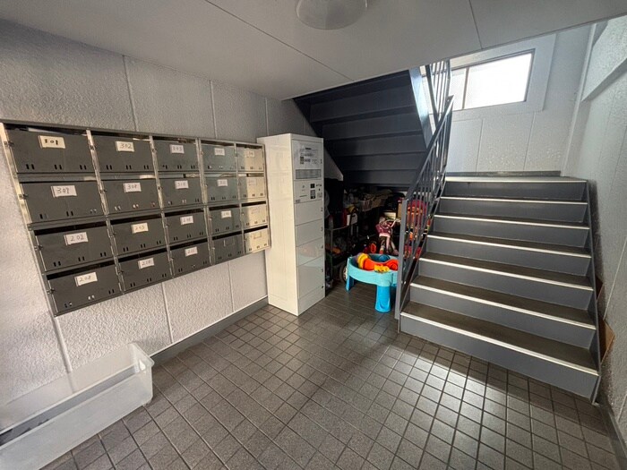 物件外観写真5　(エントランス部分)