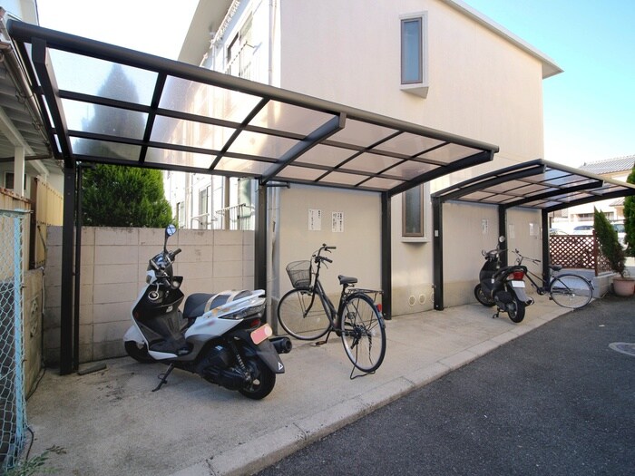 物件外観写真3　(駐輪場)