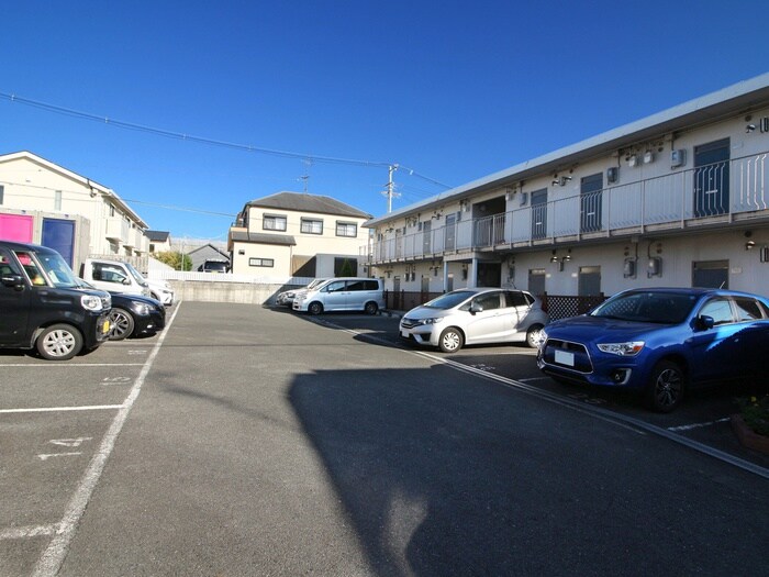 物件外観写真4　(駐車場)