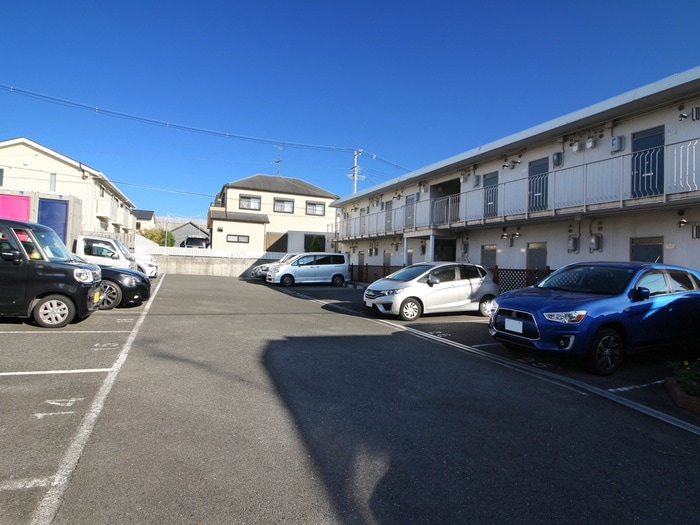 物件外観写真4　(駐車場)
