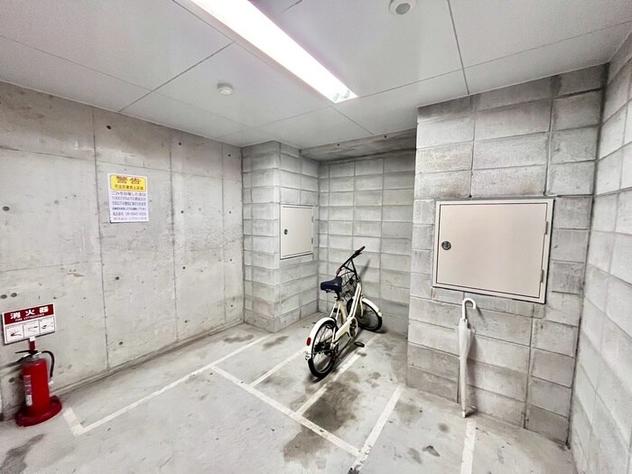 物件外観写真4　(駐輪場)