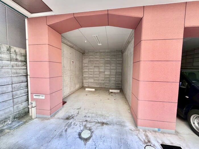 物件外観写真5　(駐車場)