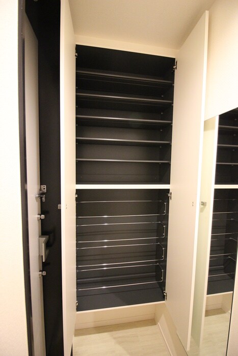 物件内観写真8　(靴箱)