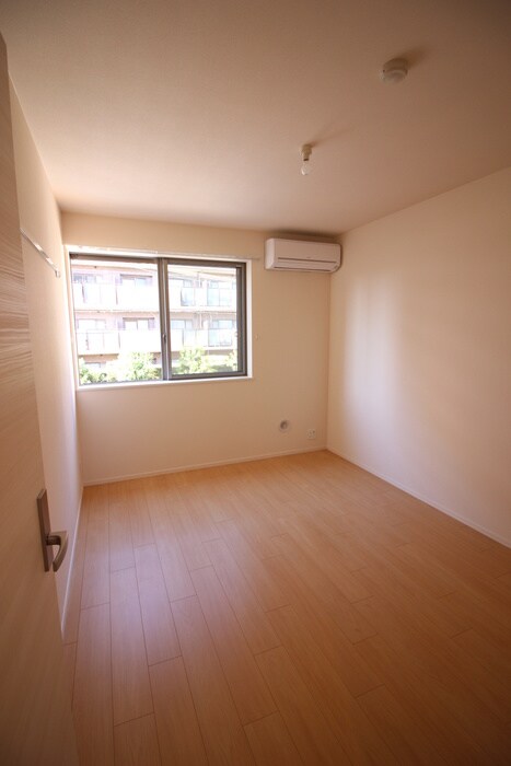 物件内観写真18　(居室)