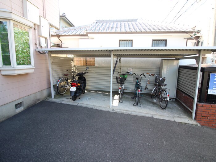 物件外観写真4　(駐輪場)